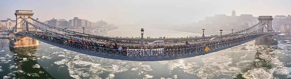 WomensMarchBudapestBridgesNotWalls